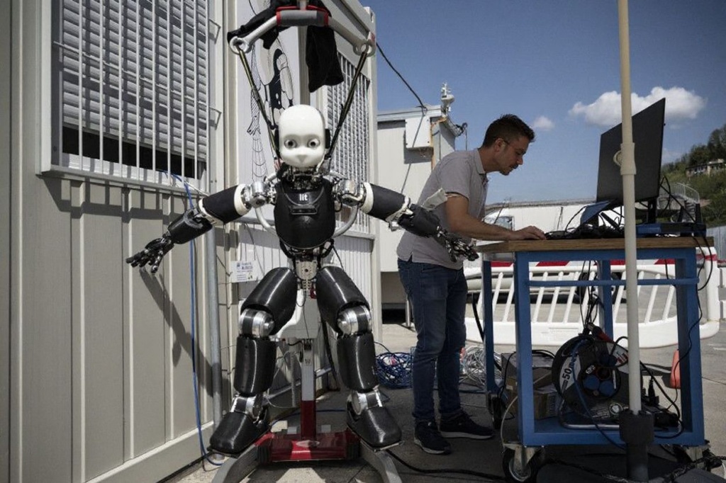 italy-science-icub-robot-var-1.jpg