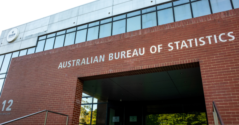 Job vacancies fall as Australian labour market shows mixed signals