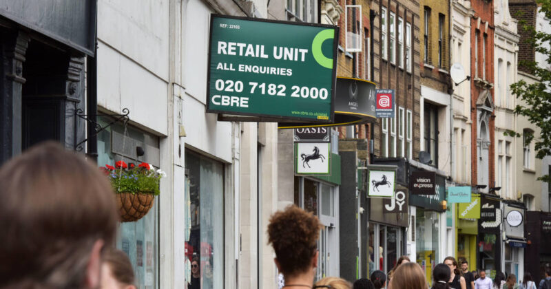 UK unemployment remains at 4.9% while job vacancies fall to lowest level in five years