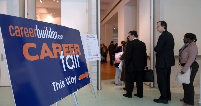 Cooler US jobs keeps a lid on confidence | snaps