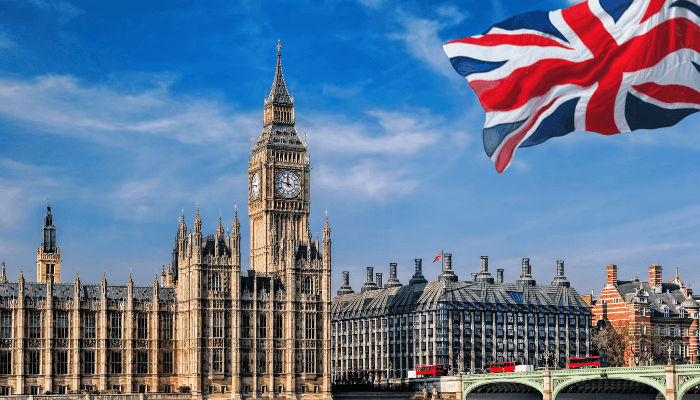 UK job vacancies hit 5-year low