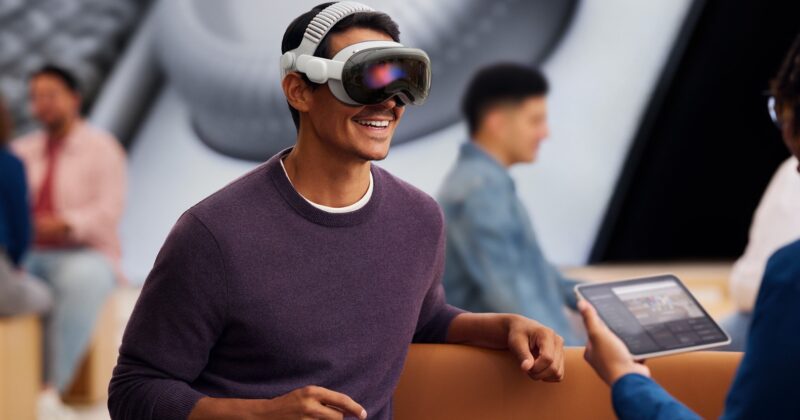 Apple Restructures Siri and Vision Pro Teams, Eliminating 200 Jobs