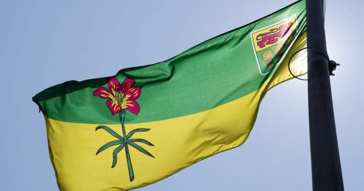 Store accused of making staff pay to work for it – Saskatoon