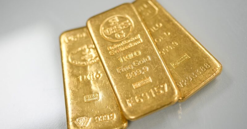 Gold muted as traders await U.S. jobs data, monitor Mideast tensions