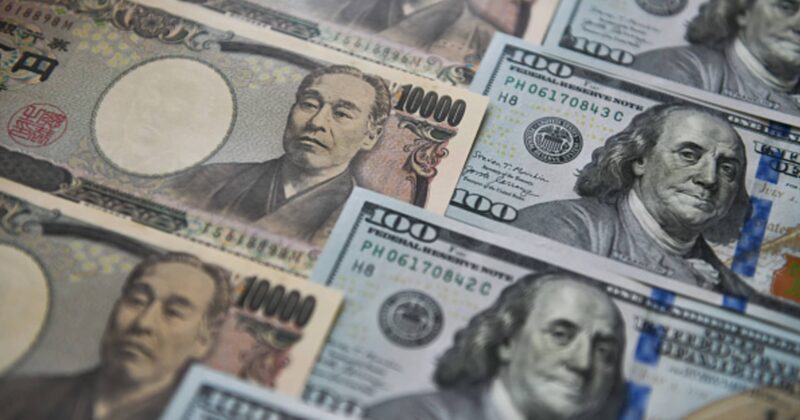 Dollar bounces as U.S. jobs growth beats expectations