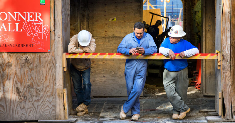 US building jobs plunge to near decade low