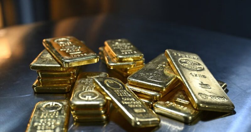Gold eases on strong US jobs data, Fed rate-hike bets
