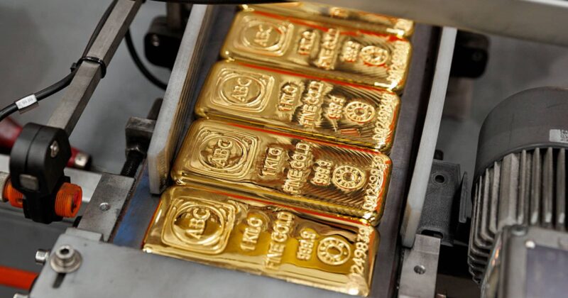 Gold holds steady with U.S. jobs data on radar